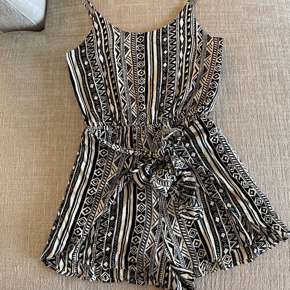 One the land, Black and white print tie front romper, Size small